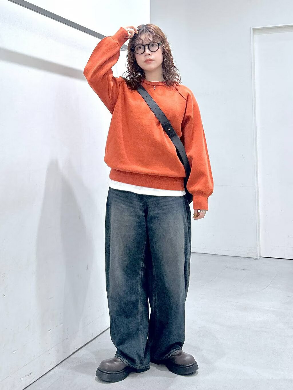 LAKOLEのアソートフロッキーロゴ長袖Tを使ったコーディネートを紹介します。｜Rakuten Fashion(楽天ファッション／旧楽天ブランドアベニュー)6413661