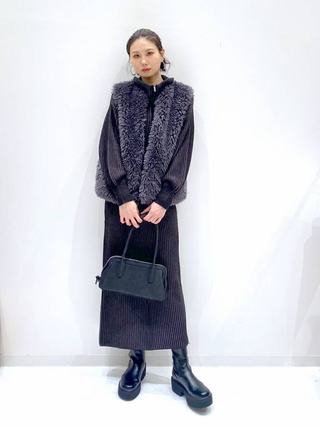 LAKOLEのシープファーベストを使ったコーディネートを紹介します。｜Rakuten Fashion(楽天ファッション／旧楽天ブランドアベニュー)6413662