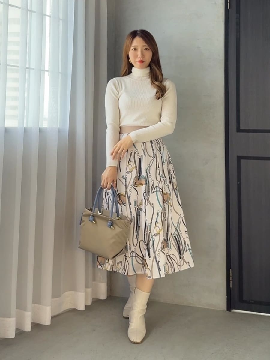 Viaggio Bluの【新色追加】スパンコールリブタートルニットを使ったコーディネートを紹介します。｜Rakuten Fashion(楽天ファッション／旧楽天ブランドアベニュー)6414198