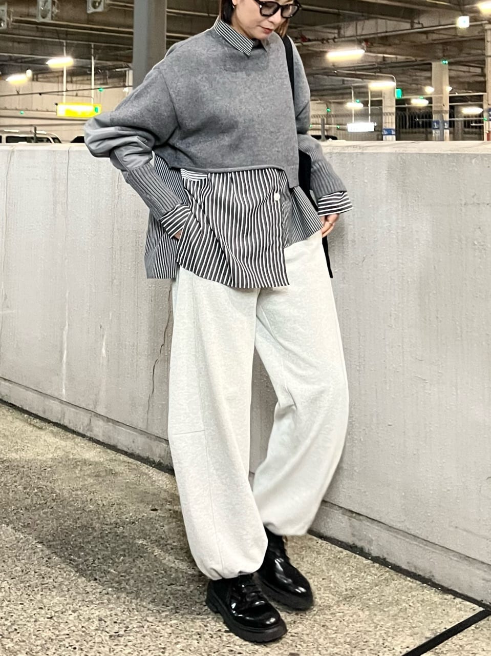 HeRIN.CYEのCURVE LINE SWEAT パンツを使ったコーディネートを紹介します。｜Rakuten Fashion(楽天ファッション／旧楽天ブランドアベニュー)6417666