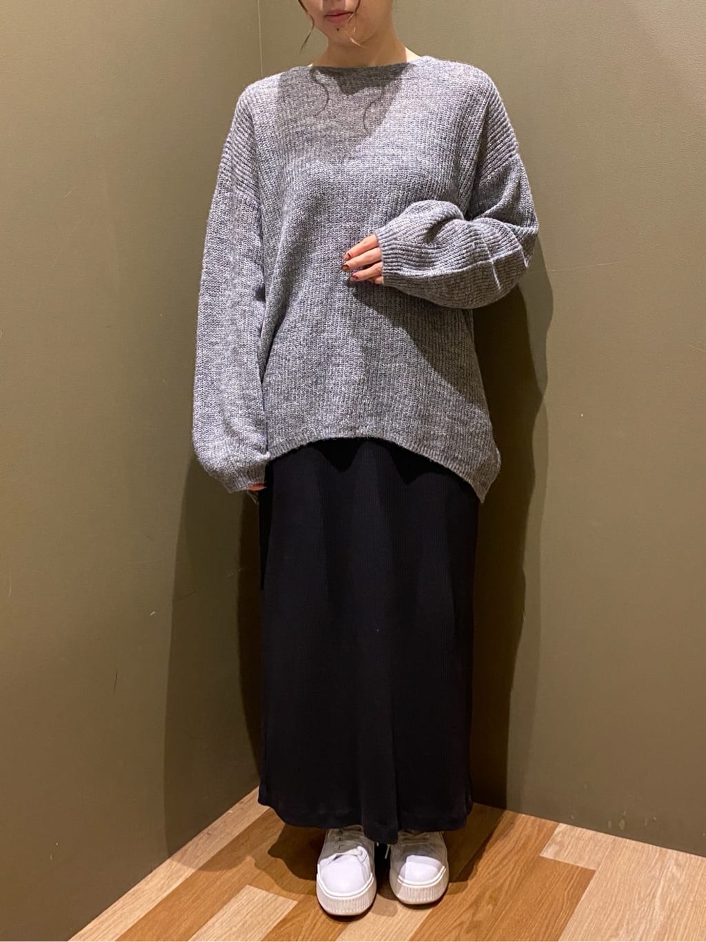 AMERICAN HOLICのシアーゆったりニットプルオーバーを使ったコーディネートを紹介します。｜Rakuten Fashion(楽天ファッション／旧楽天ブランドアベニュー)6417947