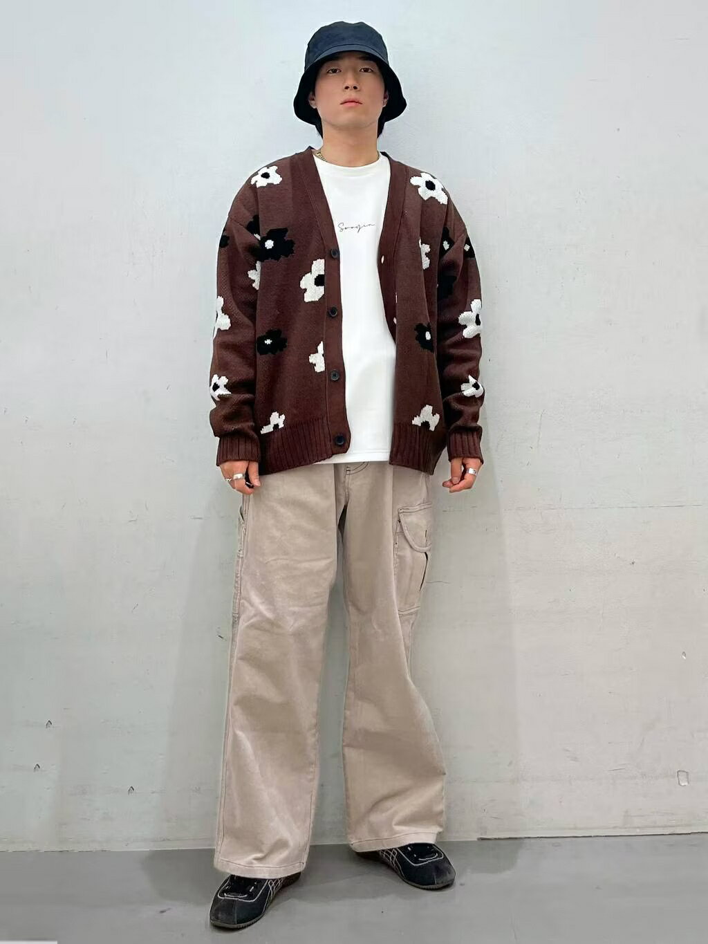 LAKOLEのモール花柄ニットカーデを使ったコーディネートを紹介します。｜Rakuten Fashion(楽天ファッション／旧楽天ブランドアベニュー)6418356