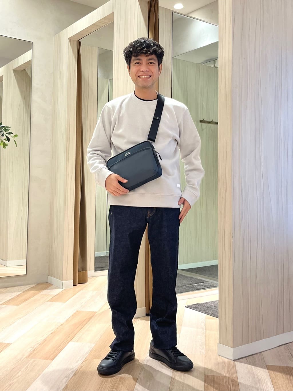 TAKEO KIKUCHIの【モンスターストレッチ】日本製 ワンウォッシュ デニムパンツを使ったコーディネートを紹介します。｜Rakuten Fashion(楽天ファッション／旧楽天ブランドアベニュー)6418497