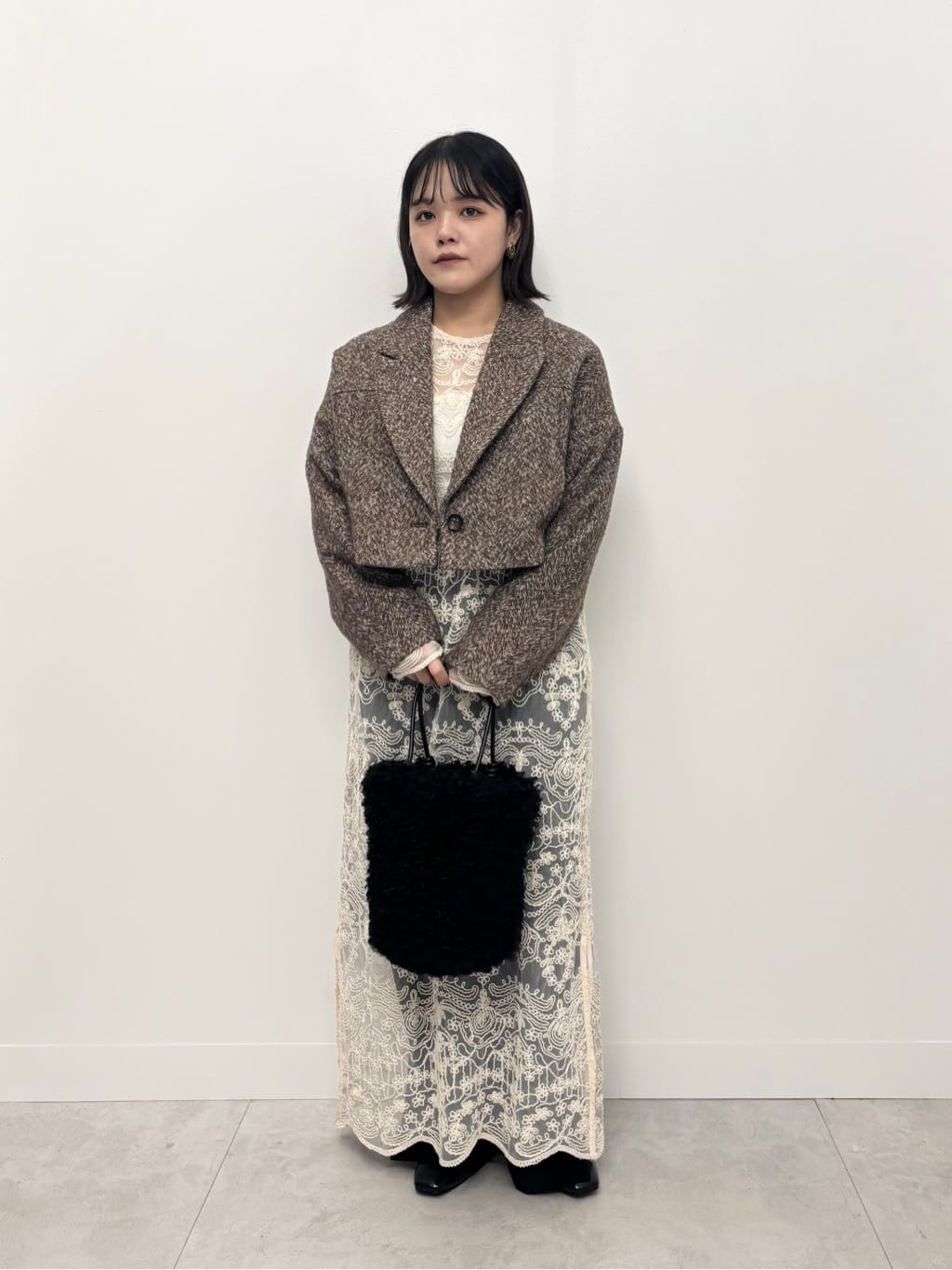 LASUDのフェイクスウェードピンタックストレートパンツを使ったコーディネートを紹介します。｜Rakuten Fashion(楽天ファッション／旧楽天ブランドアベニュー)6419805