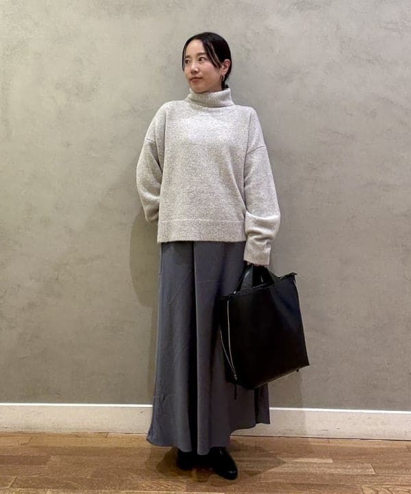 BEAMS HEARTのタートルネックニット * サテンスカート(セットアイテム)を使ったコーディネートを紹介します。｜Rakuten Fashion(楽天ファッション／旧楽天ブランドアベニュー)6420895