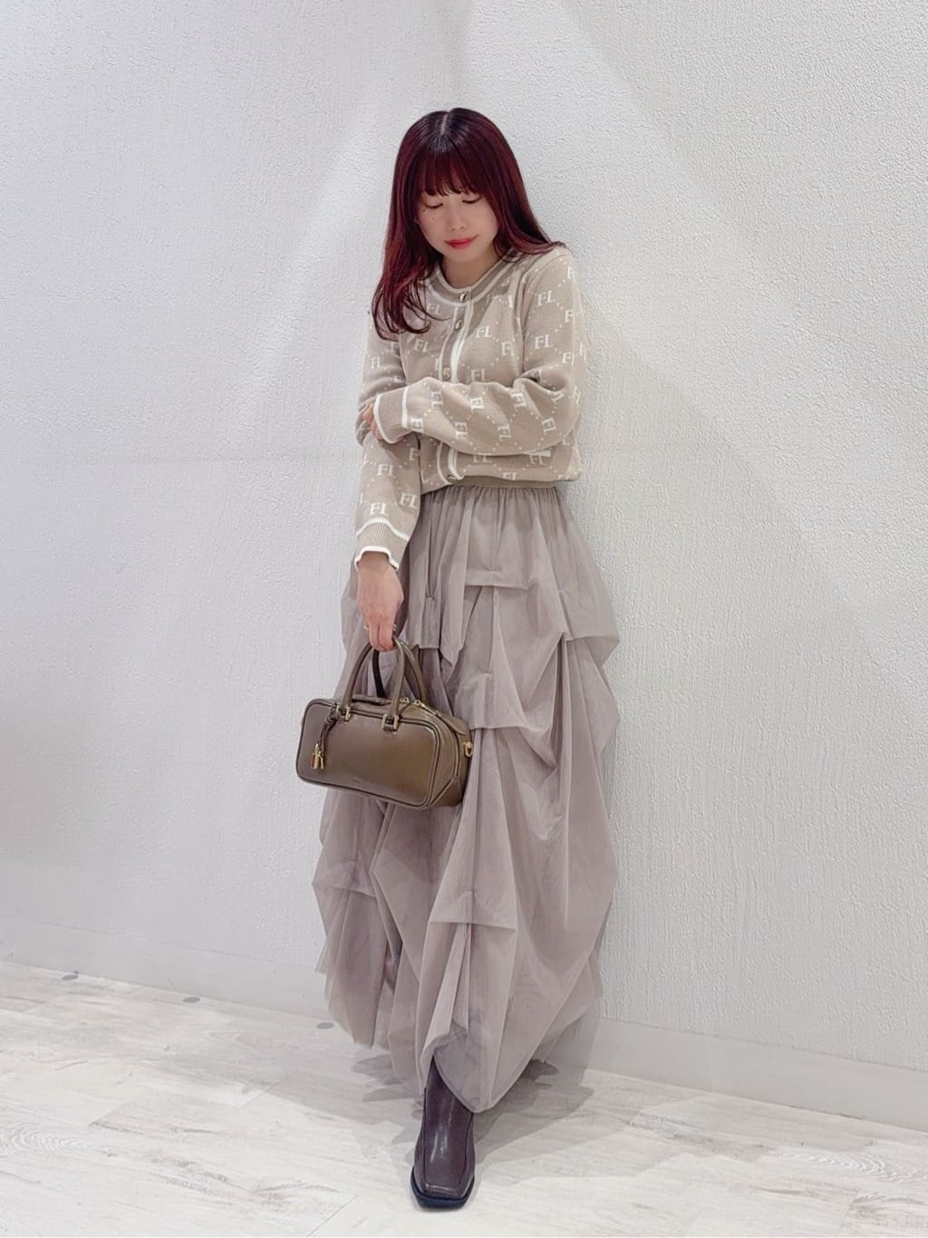 Vinのタックワークボリュームチュールスカートを使ったコーディネートを紹介します。｜Rakuten Fashion(楽天ファッション／旧楽天ブランドアベニュー)6421939