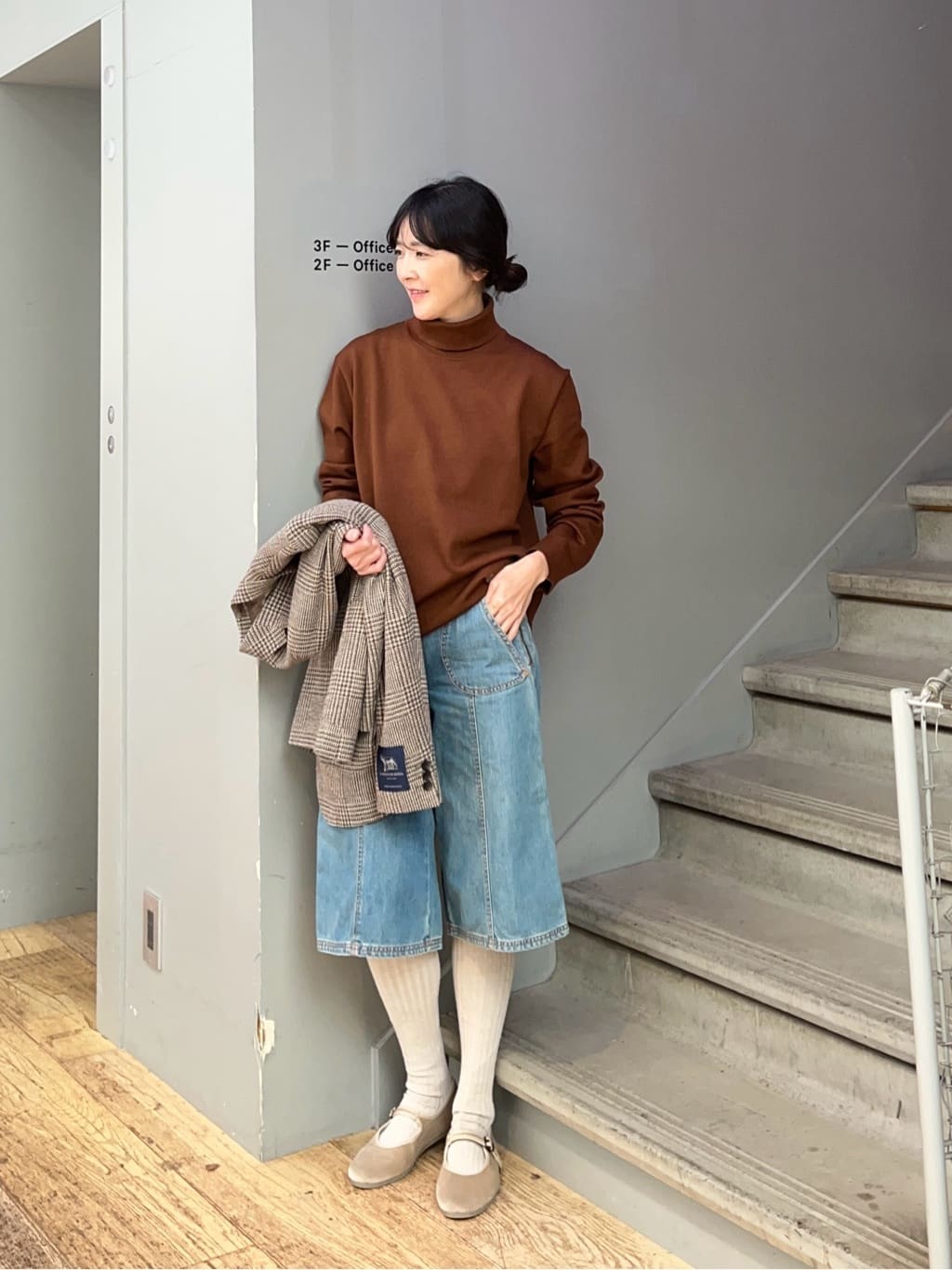 TAKEO KIKUCHIの【Sサイズ~】アンチピリング タートルネック ニットを使ったコーディネートを紹介します。｜Rakuten Fashion(楽天ファッション／旧楽天ブランドアベニュー)6422623