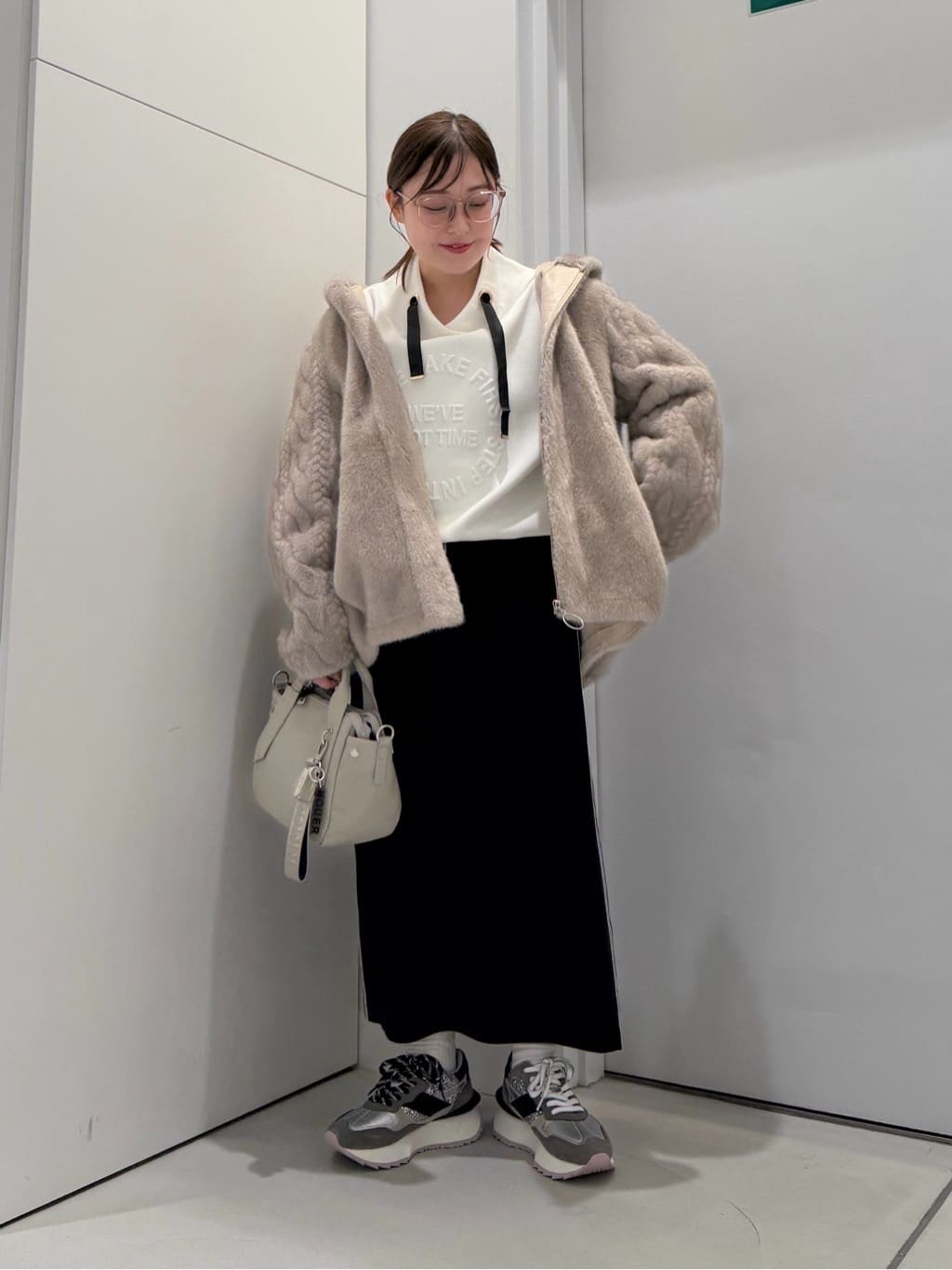 Vinのダンボールエンボスロゴプルオーバーを使ったコーディネートを紹介します。｜Rakuten Fashion(楽天ファッション／旧楽天ブランドアベニュー)6424176