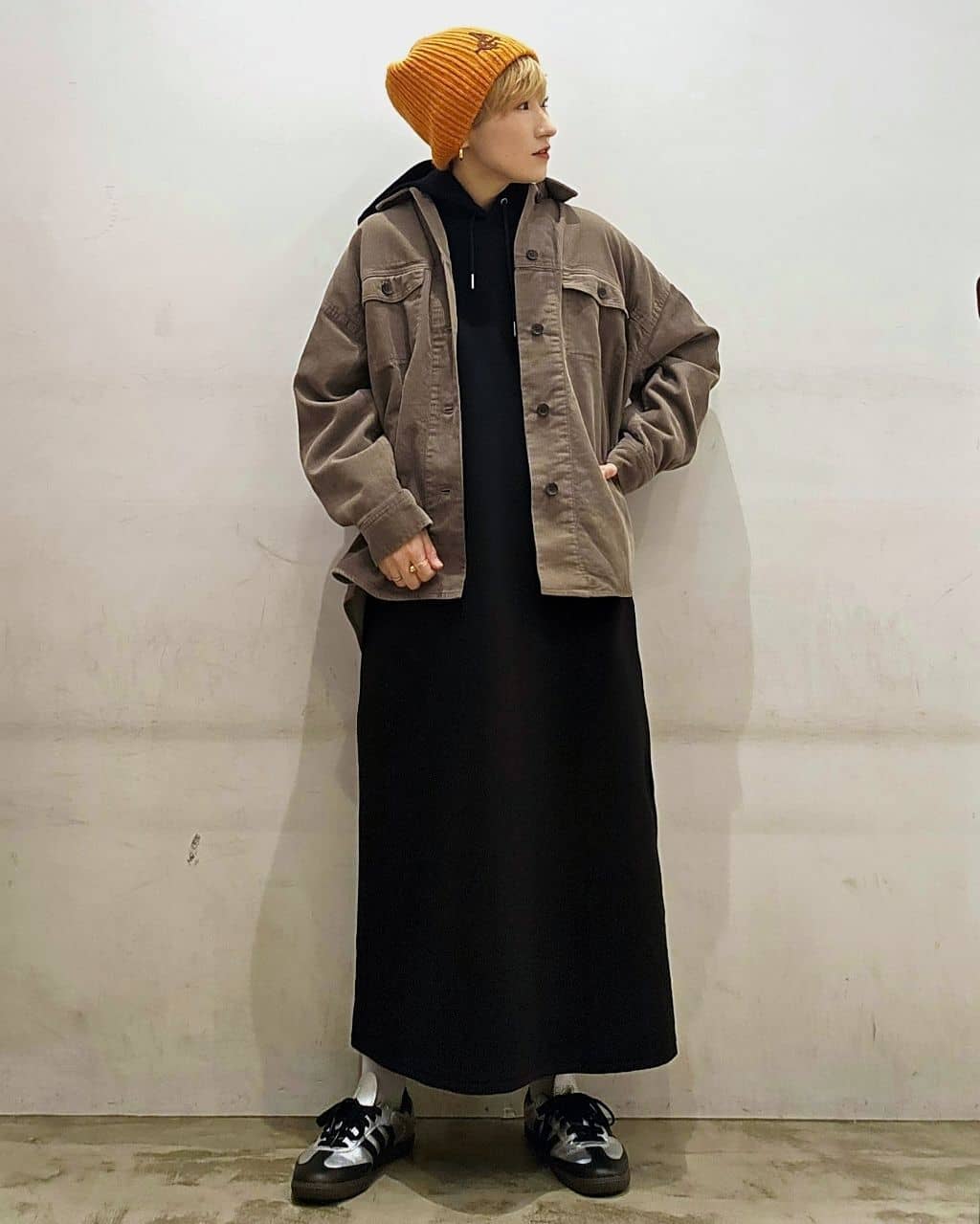 AMERICAN HOLICのダンボールフーディーワンピースを使ったコーディネートを紹介します。｜Rakuten Fashion(楽天ファッション／旧楽天ブランドアベニュー)6424319
