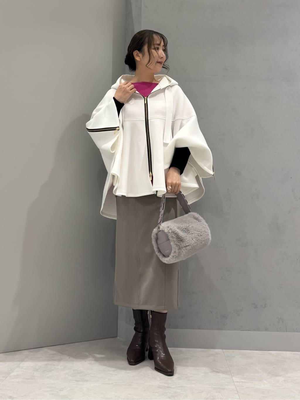 Vinのスカラップハンドルファーバッグを使ったコーディネートを紹介します。｜Rakuten Fashion(楽天ファッション／旧楽天ブランドアベニュー)6424442