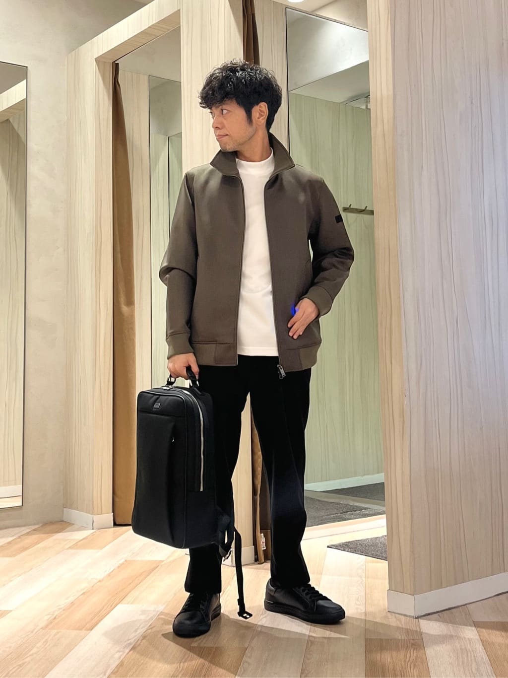 TAKEO KIKUCHIの【JUST ONE LAYER】ダウンファブリック ジップアップ リブ ブルゾンを使ったコーディネートを紹介します。｜Rakuten Fashion(楽天ファッション／旧楽天ブランドアベニュー)6427032