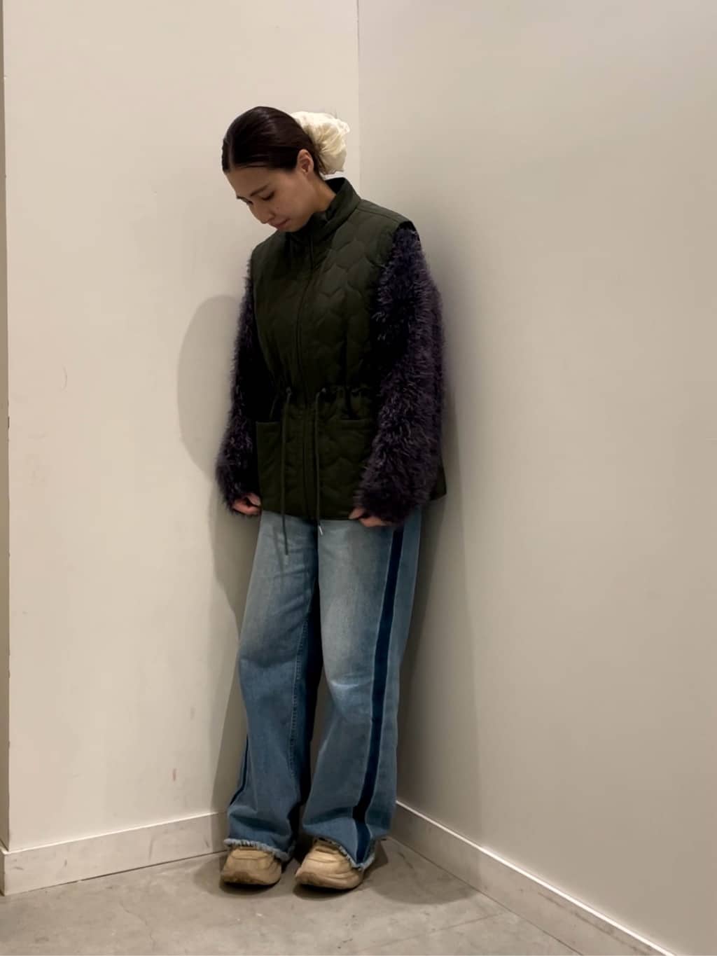 AMERICAN HOLICのサイドラインデニムを使ったコーディネートを紹介します。｜Rakuten Fashion(楽天ファッション／旧楽天ブランドアベニュー)6430009