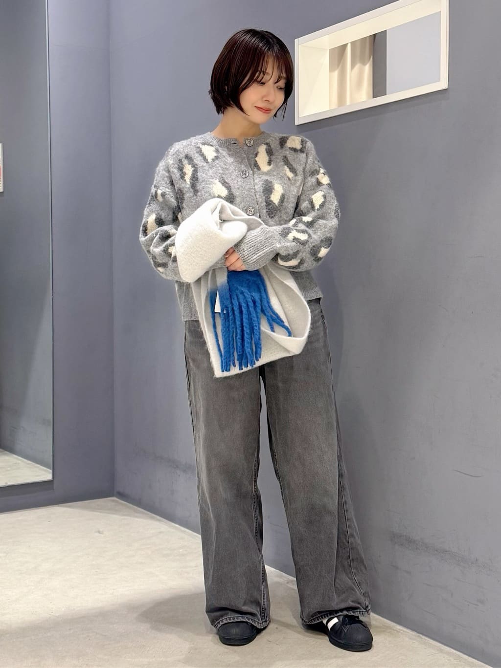 AMERICAN HOLICのバイカラーシャギーマフラーを使ったコーディネートを紹介します。｜Rakuten Fashion(楽天ファッション／旧楽天ブランドアベニュー)6430671