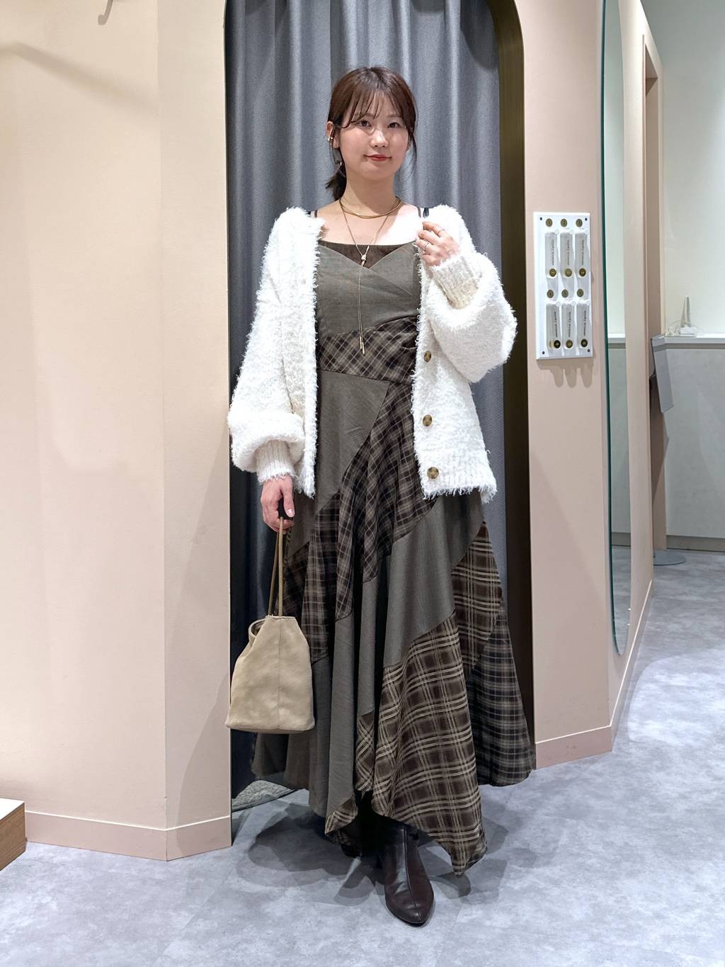 mysty womanの2WAYラメシャギーカーディガンを使ったコーディネートを紹介します。｜Rakuten Fashion(楽天ファッション／旧楽天ブランドアベニュー)6431113