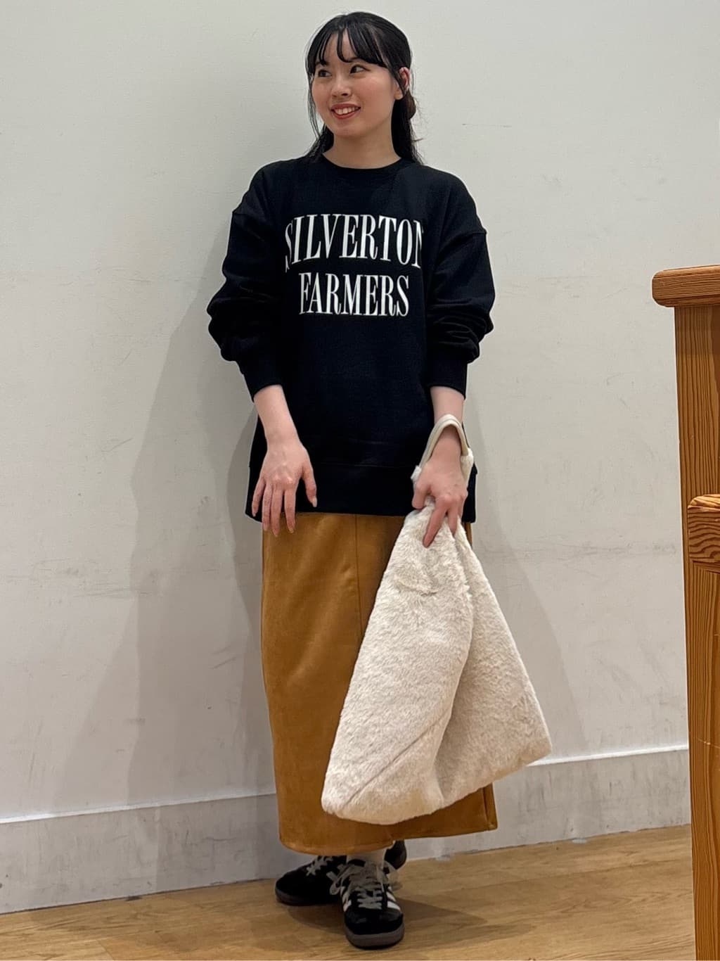 AMERICAN HOLICのアソートカレッジロゴ裏毛プルオーバーを使ったコーディネートを紹介します。｜Rakuten Fashion(楽天ファッション／旧楽天ブランドアベニュー)6431671