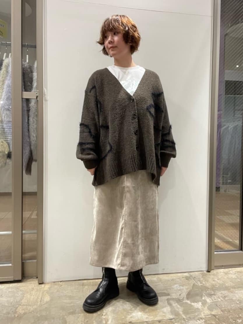 AMERICAN HOLICのニュアンスライン柄Vネックカーディガンを使ったコーディネートを紹介します。｜Rakuten Fashion(楽天ファッション／旧楽天ブランドアベニュー)6430989