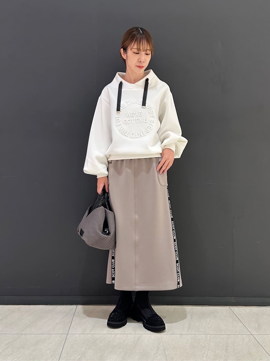 Vinの2wayメッシュハンドバッグを使ったコーディネートを紹介します。｜Rakuten Fashion(楽天ファッション／旧楽天ブランドアベニュー)6432589