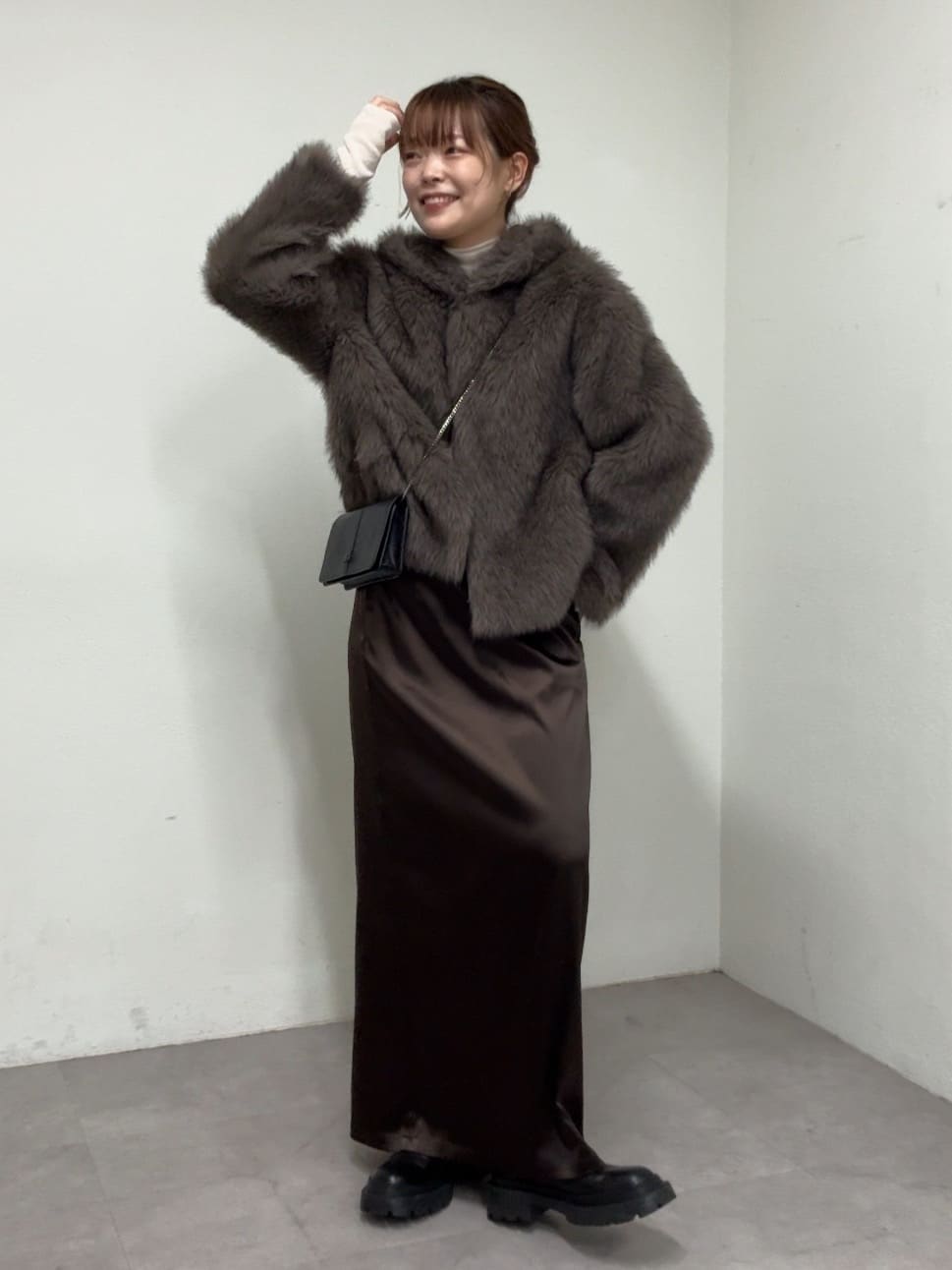 GALLARDAGALANTEの【手洗い可能】ストレッチサテンタイトスカートを使ったコーディネートを紹介します。｜Rakuten Fashion(楽天ファッション／旧楽天ブランドアベニュー)6432766