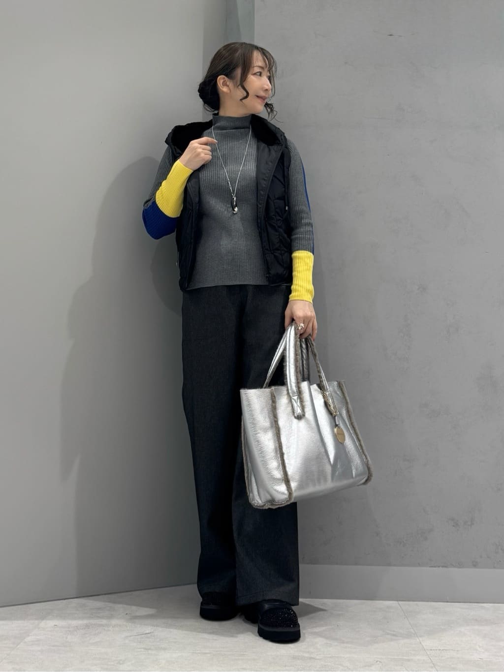 Vinのウール混マルチカラーリブニットを使ったコーディネートを紹介します。｜Rakuten Fashion(楽天ファッション／旧楽天ブランドアベニュー)6432834