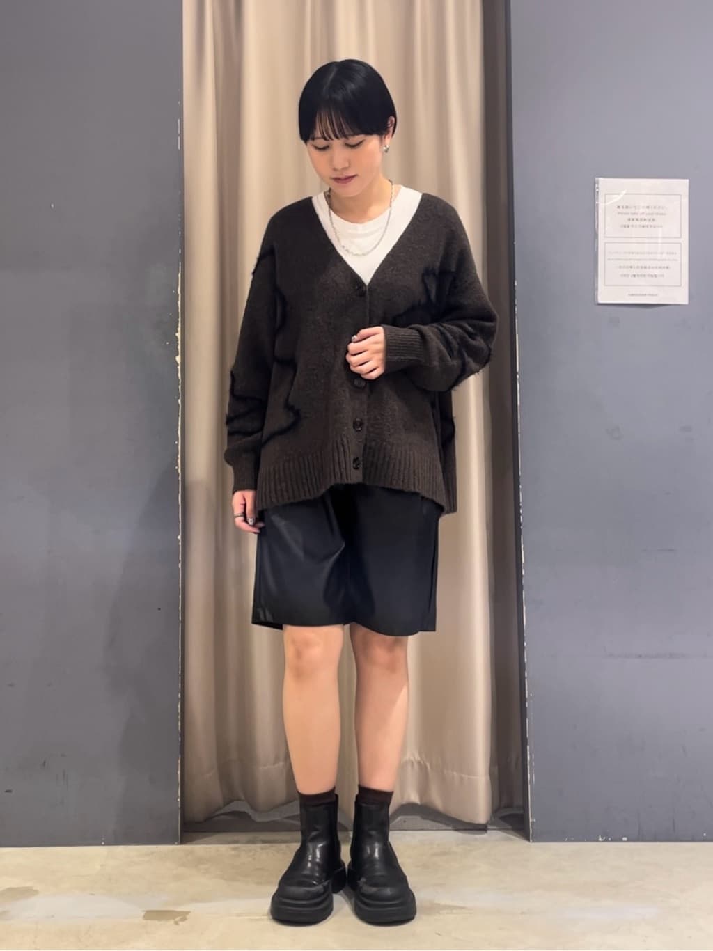 AMERICAN HOLICのニュアンスライン柄Vネックカーディガンを使ったコーディネートを紹介します。｜Rakuten Fashion(楽天ファッション／旧楽天ブランドアベニュー)6433874