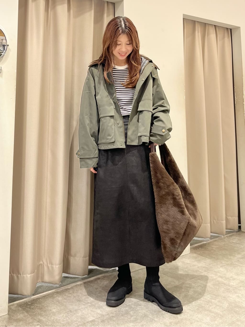 AMERICAN HOLICのフェイクレザーダンボールスカートを使ったコーディネートを紹介します。｜Rakuten Fashion(楽天ファッション／旧楽天ブランドアベニュー)6433934