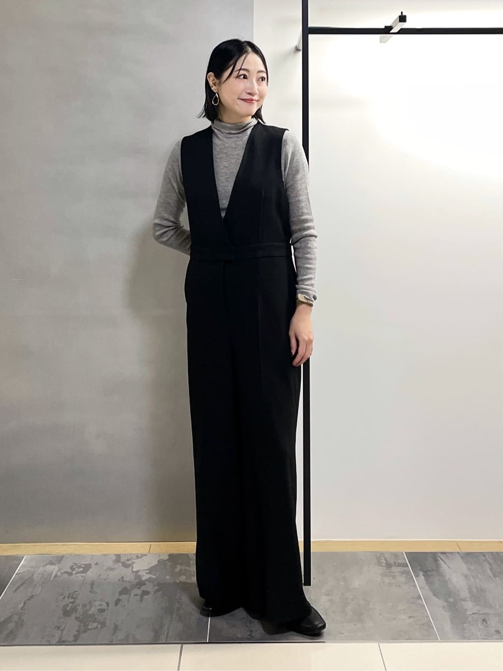 INDIVIの【トレンド/スタイルアップ】ストレッチコンビネゾンを使った