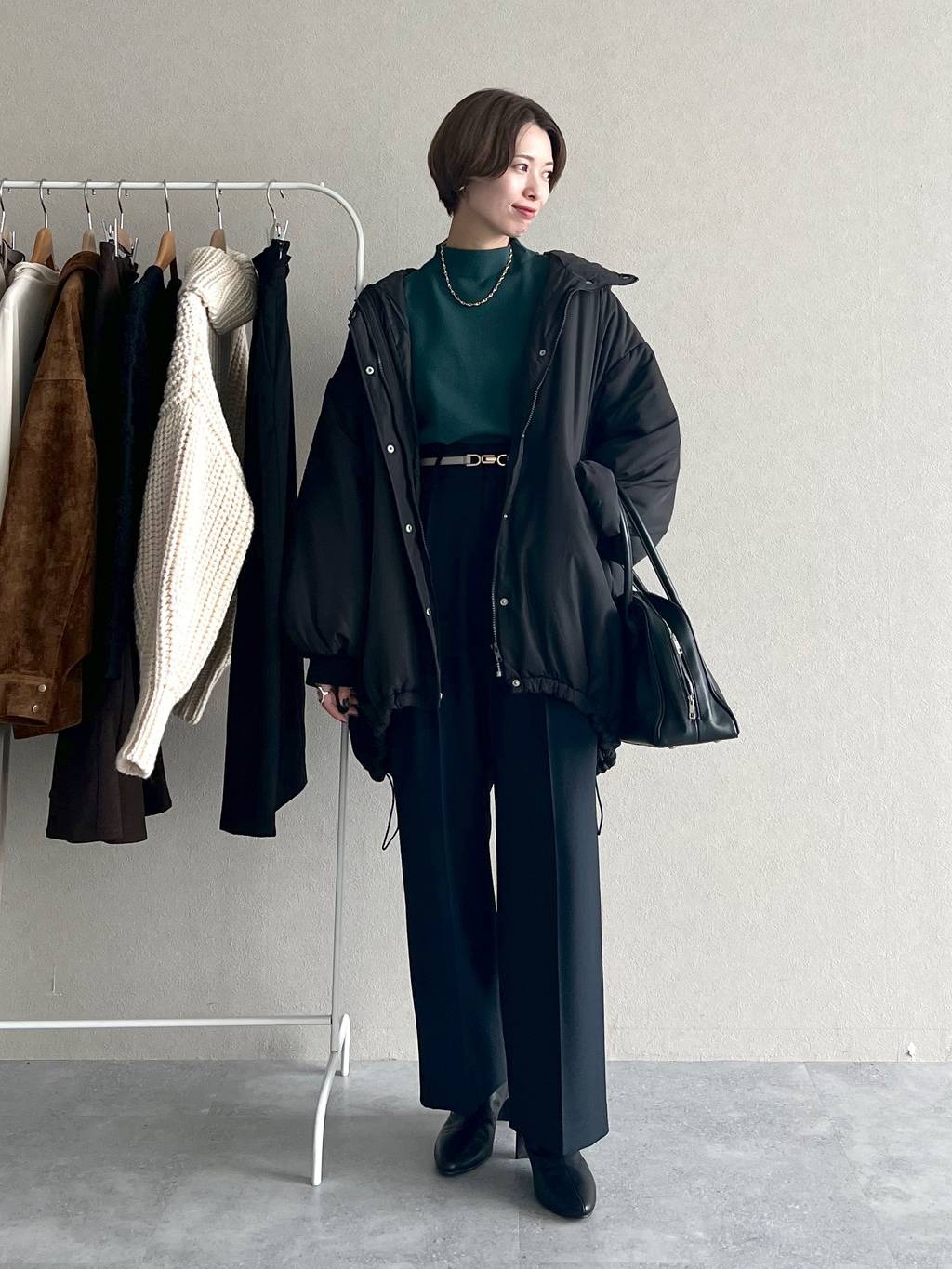 mysty womanの袖ボリュームハイネックプルオーバーを使ったコーディネートを紹介します。｜Rakuten Fashion(楽天ファッション／旧楽天ブランドアベニュー)6439080