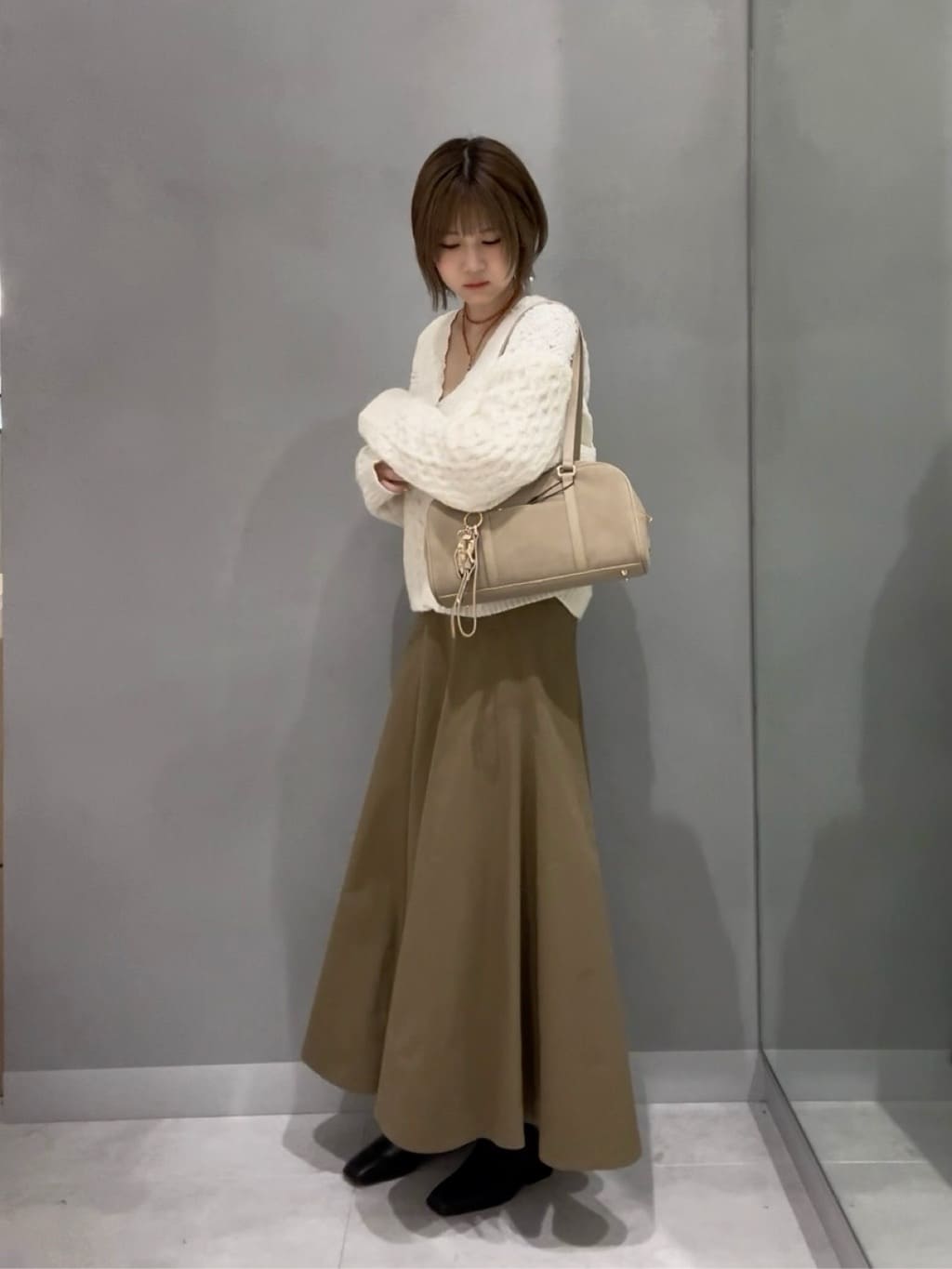 Vinのレースアランニットカーディガンを使ったコーディネートを紹介します。｜Rakuten Fashion(楽天ファッション／旧楽天ブランドアベニュー)6440026