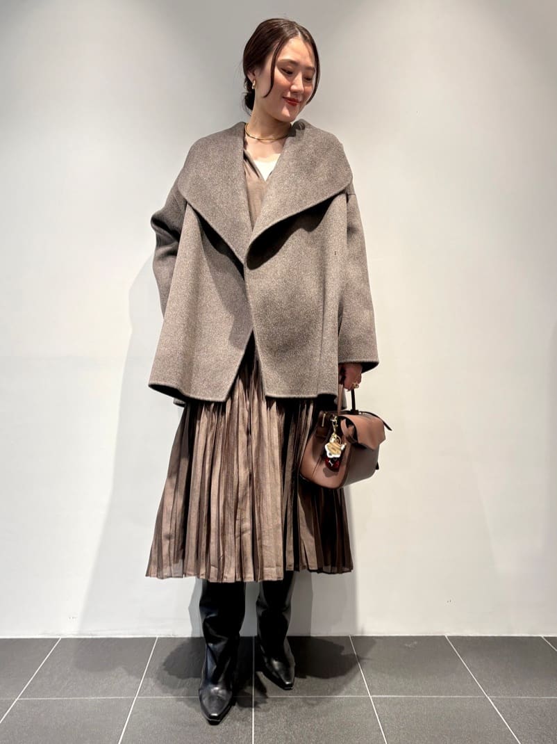 1er ArrondissementのTOPダブルビーバーショールコートを使ったコーディネートを紹介します。｜Rakuten Fashion(楽天ファッション／旧楽天ブランドアベニュー)6440478