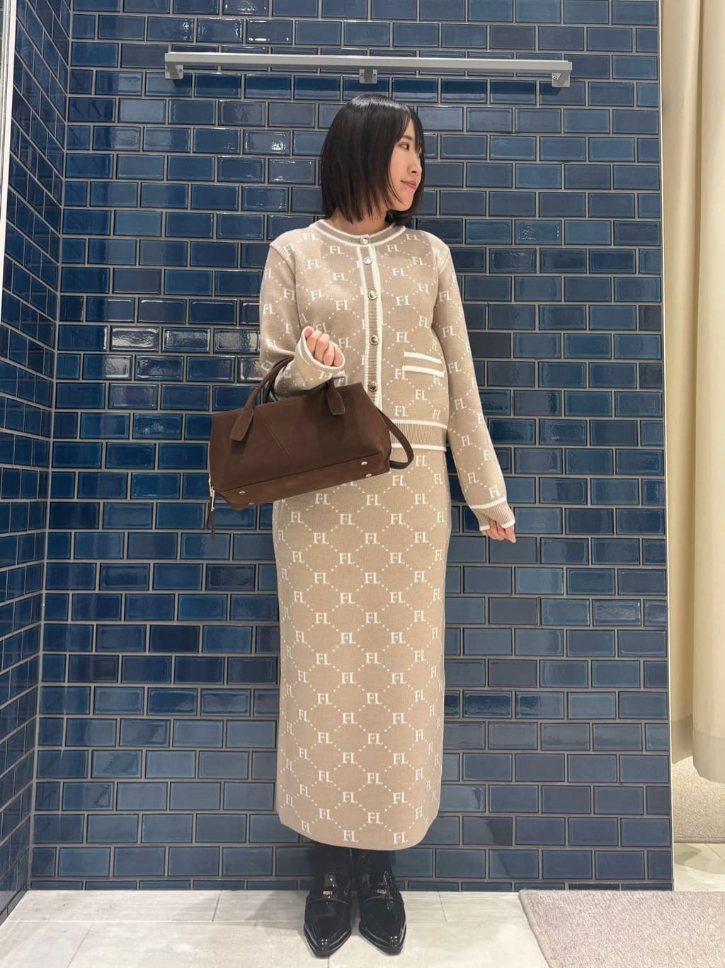 Vinのモノグラムニットカーディガンを使ったコーディネートを紹介します。｜Rakuten Fashion(楽天ファッション／旧楽天ブランドアベニュー)6441234