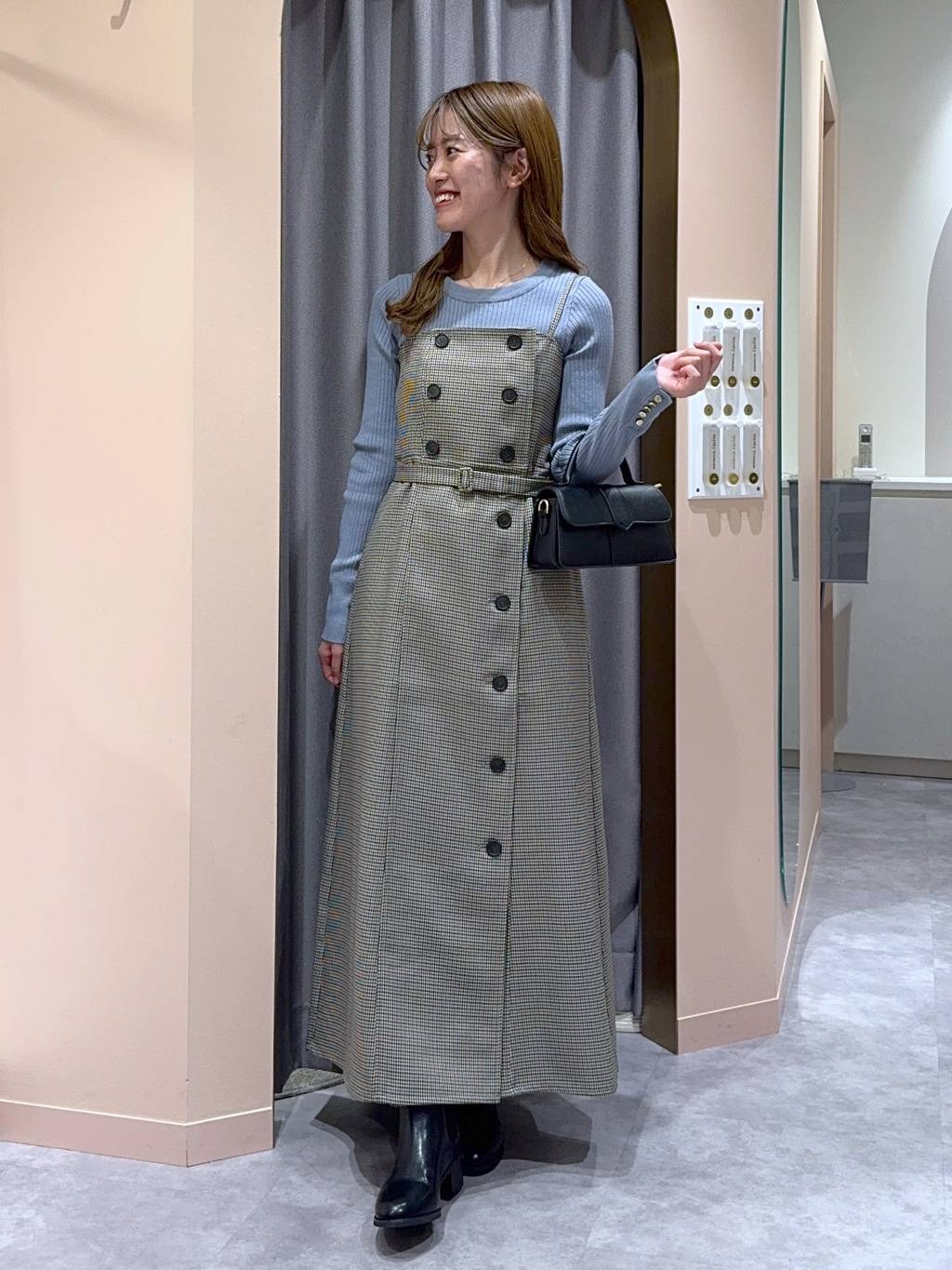 mysty womanの【WEB限定】袖ボタンクルーネックニットを使ったコーディネートを紹介します。｜Rakuten Fashion(楽天ファッション／旧楽天ブランドアベニュー)6443024