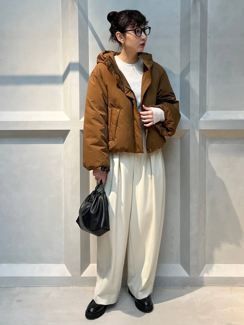 Curensologyのダブルクロスツータックパンツを使ったコーディネートを紹介します。｜Rakuten Fashion(楽天ファッション／旧楽天ブランドアベニュー)6443007