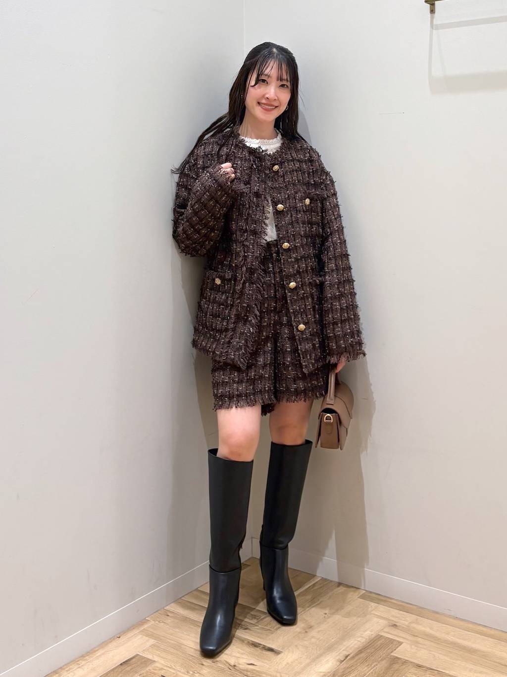 mysty womanの【セットアップ着用可】ツイードショートパンツを使ったコーディネートを紹介します。｜Rakuten Fashion(楽天ファッション／旧楽天ブランドアベニュー)6443427