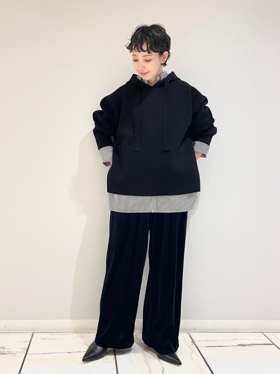 1er Arrondissementのウールコットンスムースニットフーディーを使ったコーディネートを紹介します。｜Rakuten Fashion(楽天ファッション／旧楽天ブランドアベニュー)6443818