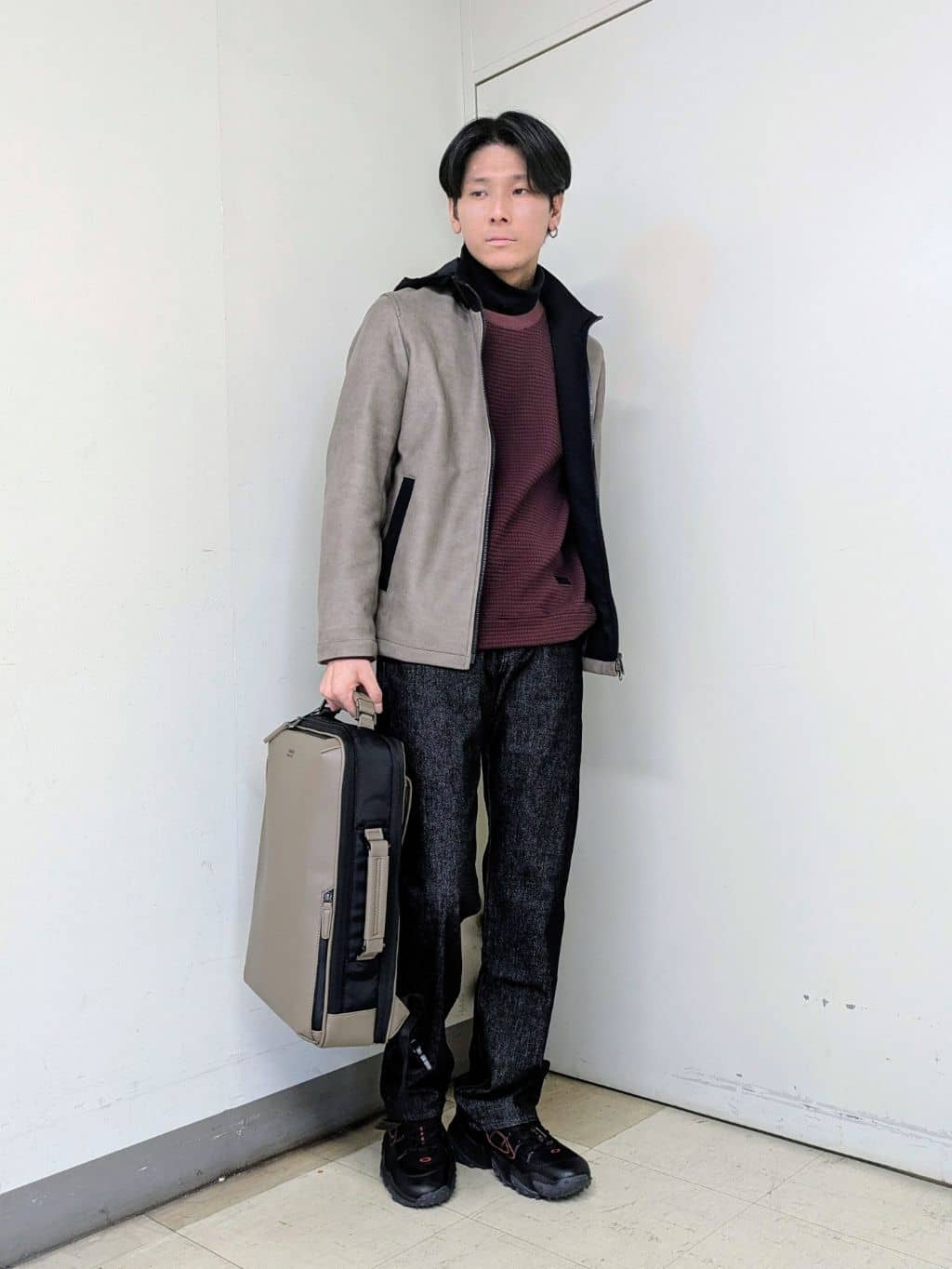 TAKEO KIKUCHIの【JUST ONE LAYER】ダウンファブリック ジップアップ フード ブルゾンを使ったコーディネートを紹介します。｜Rakuten Fashion(楽天ファッション／旧楽天ブランドアベニュー)6444325