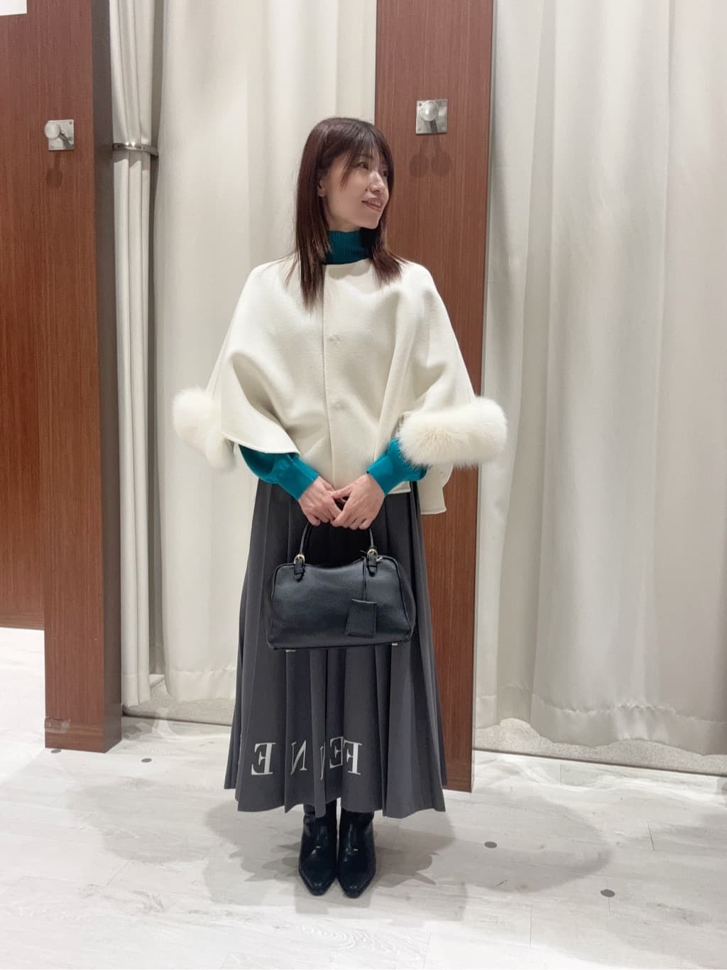 Vinの刺繍ロゴプリーツスカートを使ったコーディネートを紹介します。｜Rakuten Fashion(楽天ファッション／旧楽天ブランドアベニュー)6446038