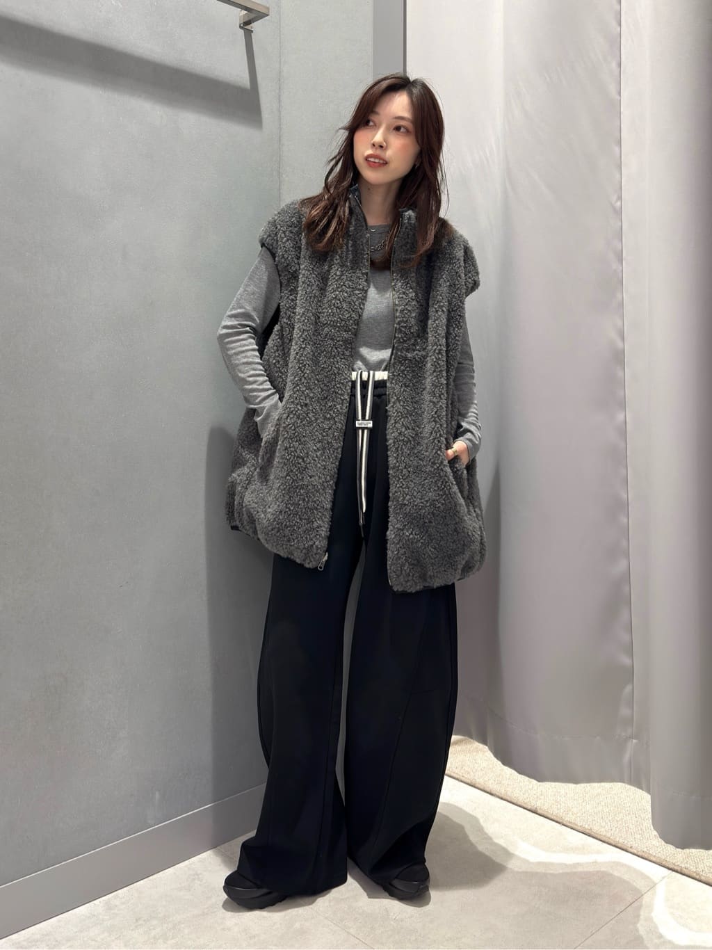 Vinのタグデザインスウェットパンツを使ったコーディネートを紹介します。｜Rakuten Fashion(楽天ファッション／旧楽天ブランドアベニュー)6448386