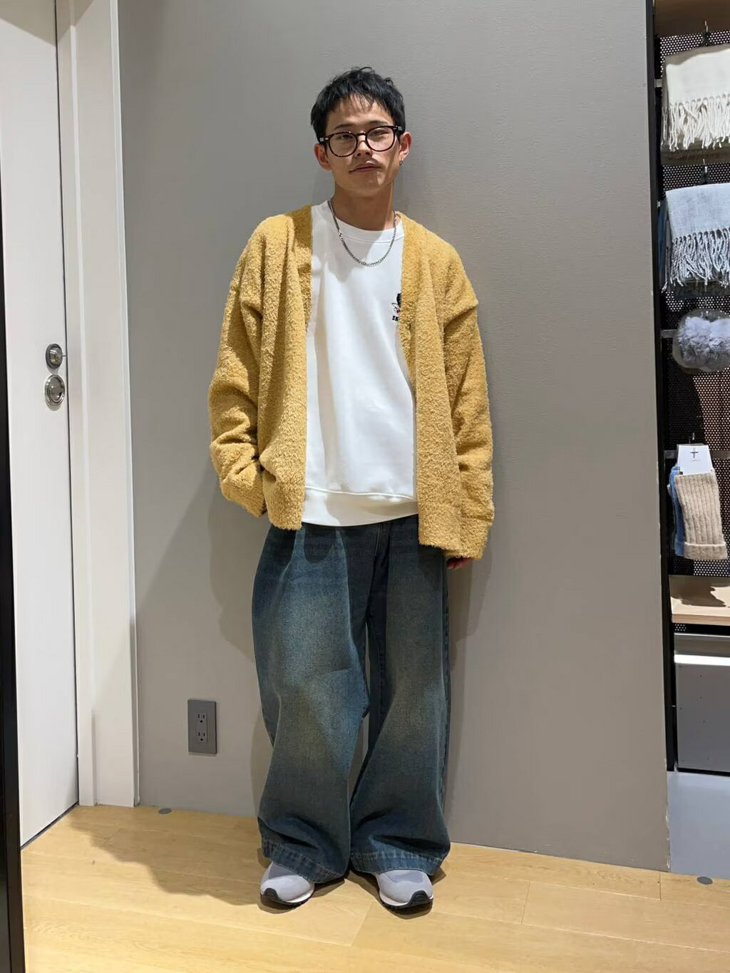 LAKOLEのヒゲオジスウェットプルオーバーを使ったコーディネートを紹介します。｜Rakuten Fashion(楽天ファッション／旧楽天ブランドアベニュー)6448533