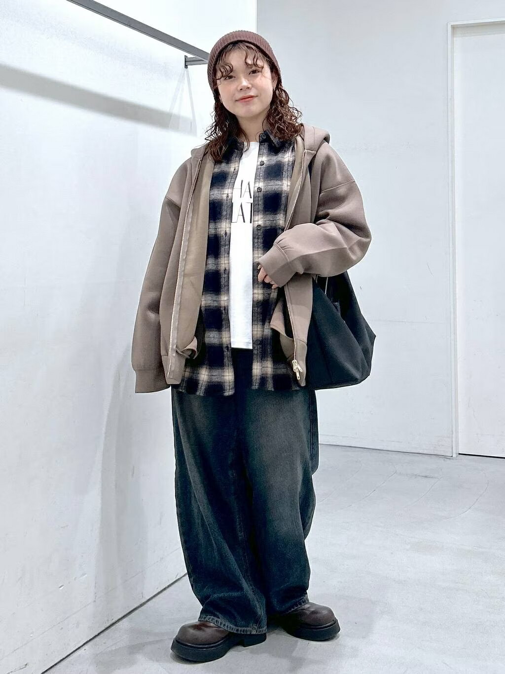 LAKOLEのダンボールZIPパーカーを使ったコーディネートを紹介します。｜Rakuten Fashion(楽天ファッション／旧楽天ブランドアベニュー)6448552