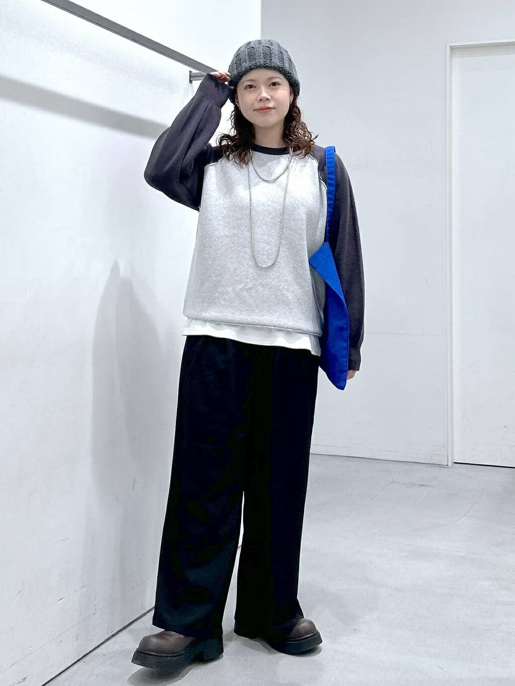 LAKOLEのアソートロゴプリント長袖を使ったコーディネートを紹介します。｜Rakuten Fashion(楽天ファッション／旧楽天ブランドアベニュー)6448454