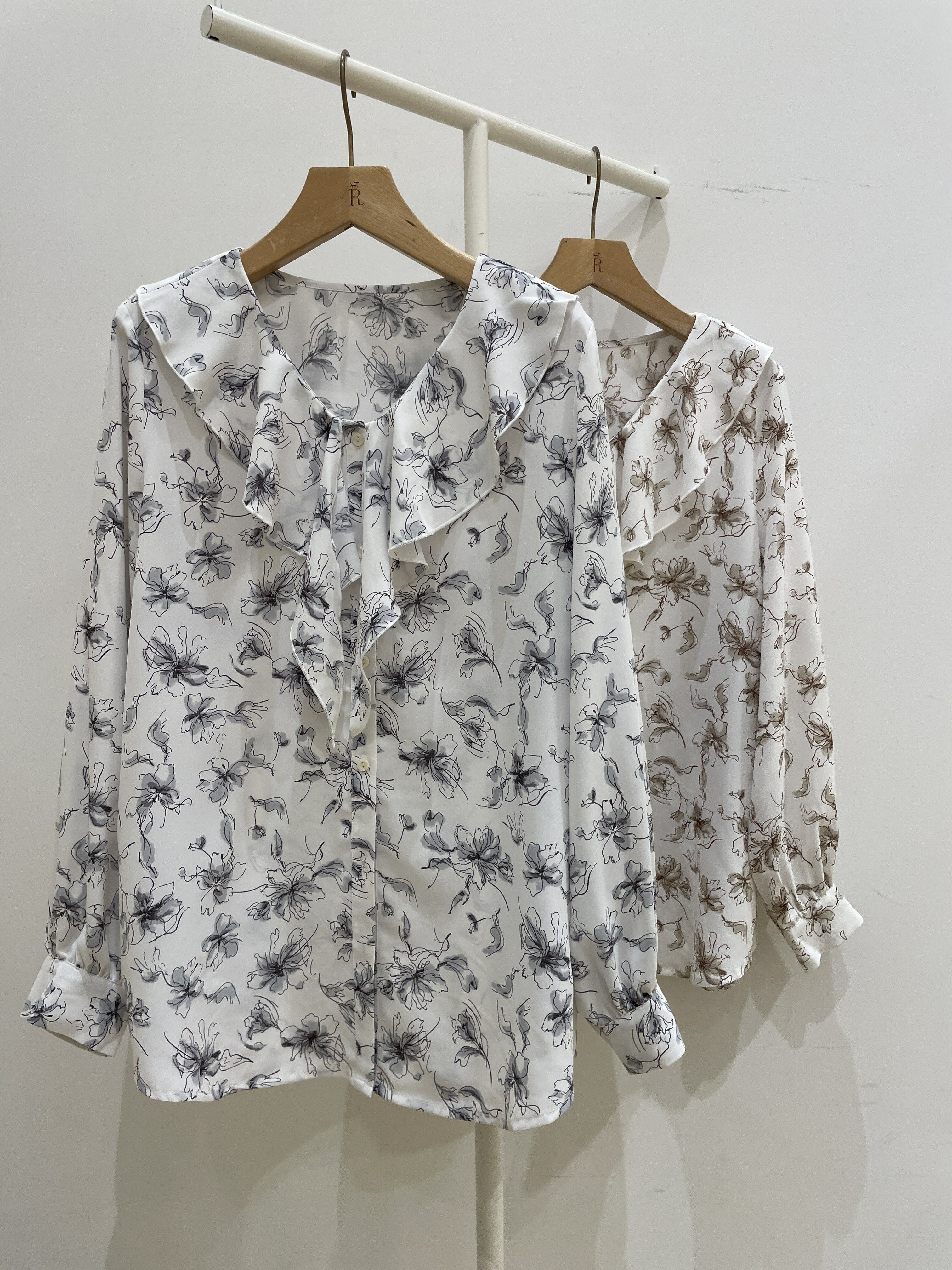 ROPE' PICNICの花柄ラッフルデザインブラウスを使ったコーディネートを紹介します。｜Rakuten Fashion(楽天ファッション／旧楽天ブランドアベニュー)6470181