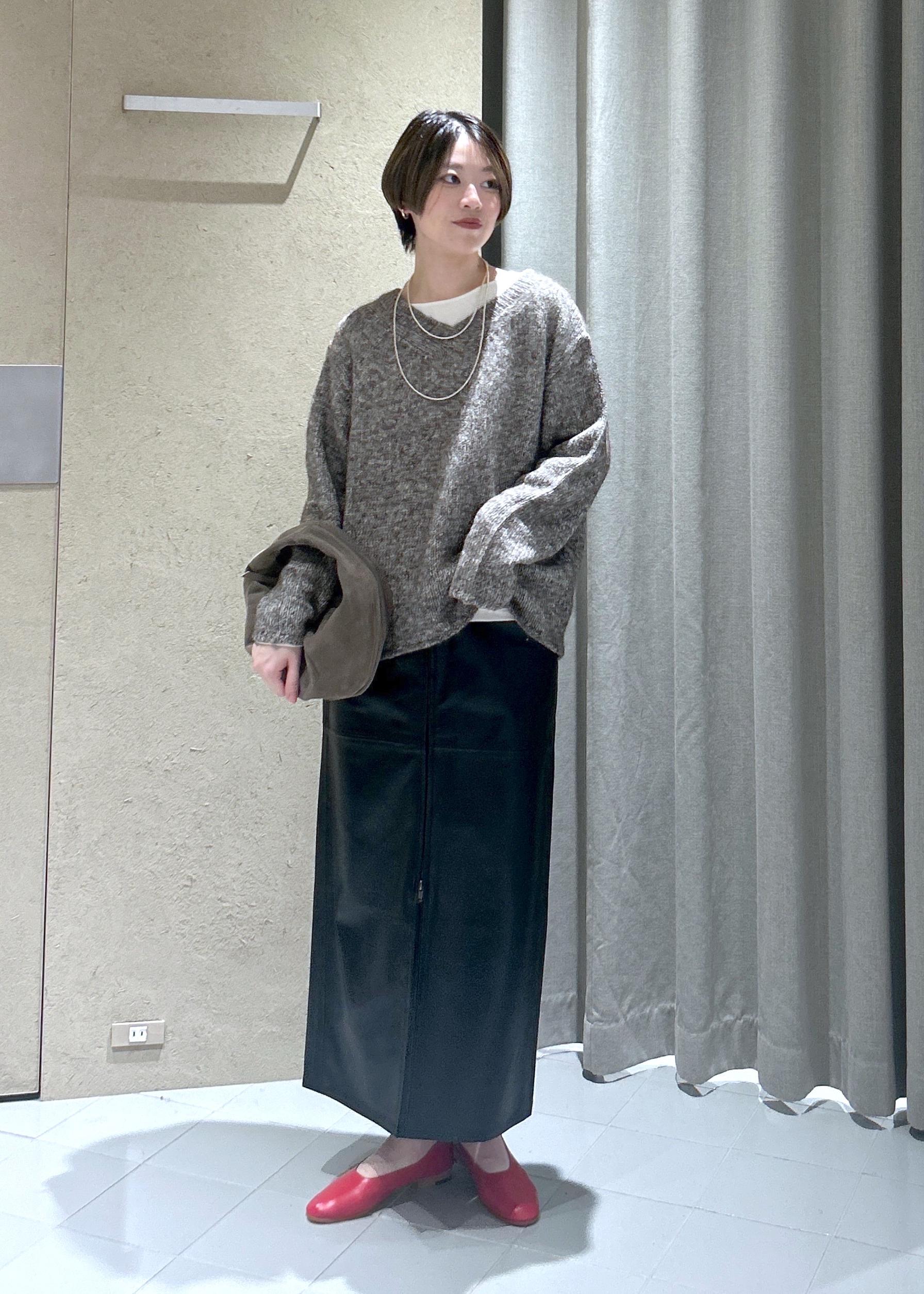 SALON adam et rope'のHug Silkラウンドネックプルオーバー 2 / 新色追加を使ったコーディネートを紹介します。｜Rakuten Fashion(楽天ファッション／旧楽天ブランドアベニュー)6493322