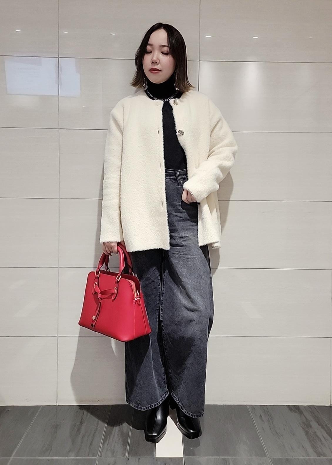 VISの接結メタルボタンミニフェザーニットコートを使ったコーディネートを紹介します。｜Rakuten Fashion(楽天ファッション／旧楽天ブランドアベニュー)6517552