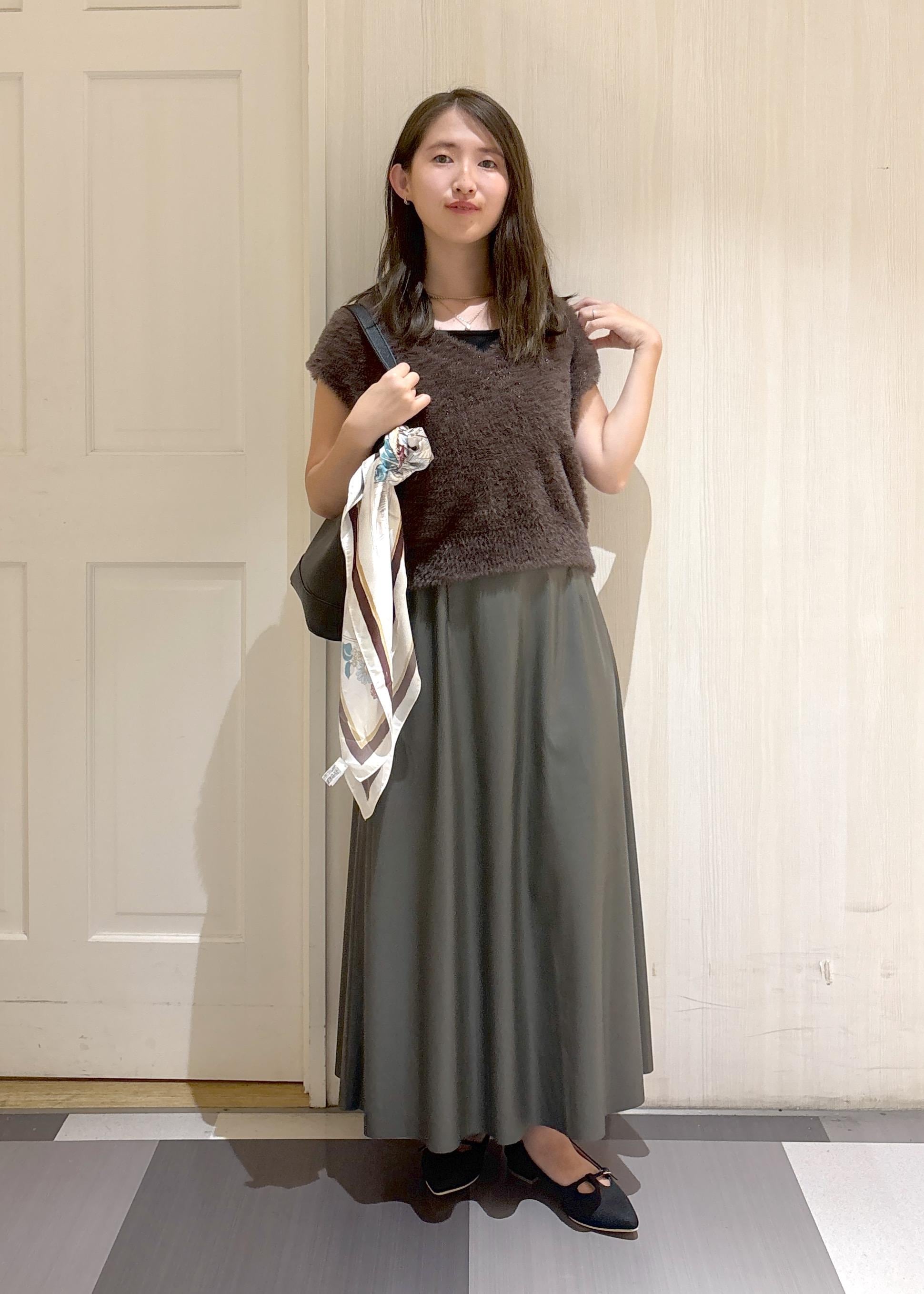 ROPE' PICNICのショートフェザーニットベストを使ったコーディネートを紹介します。｜Rakuten Fashion(楽天ファッション／旧楽天ブランドアベニュー)6518600