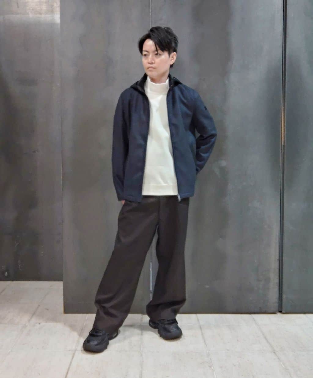 TAKEO KIKUCHIの【JUST ONE LAYER】ダウンファブリック ジップアップ フード ブルゾンを使ったコーディネートを紹介します。｜Rakuten Fashion(楽天ファッション／旧楽天ブランドアベニュー)6451743