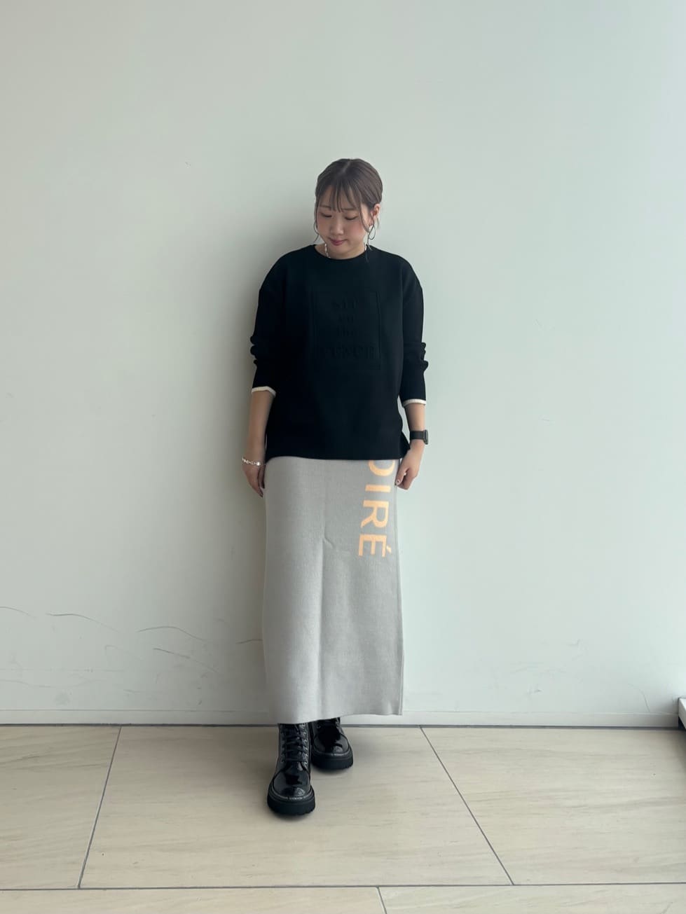 Vinのエンボスロゴニットプルオーバーを使ったコーディネートを紹介します。｜Rakuten Fashion(楽天ファッション／旧楽天ブランドアベニュー)6455823