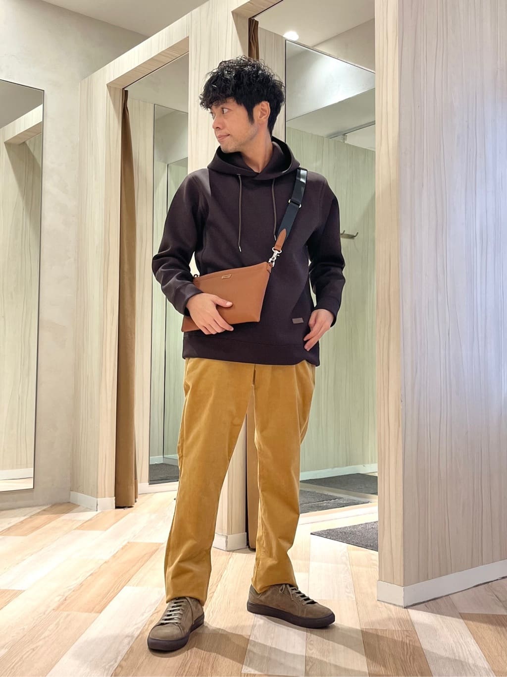 TAKEO KIKUCHIのエアダン プルオーバー パーカを使ったコーディネートを紹介します。｜Rakuten Fashion(楽天ファッション／旧楽天ブランドアベニュー)6456350