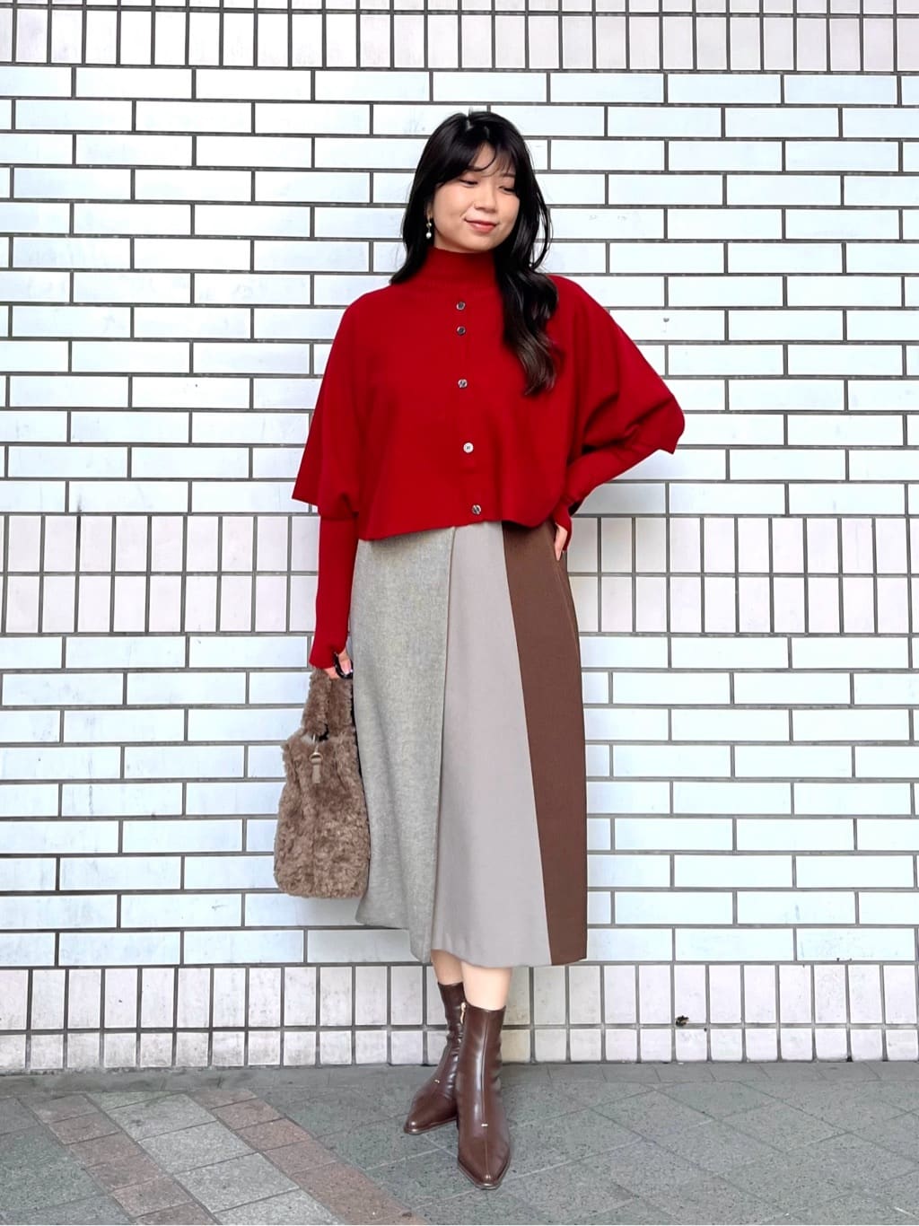 Vinのケープハイネックニットアンサンブルを使ったコーディネートを紹介します。｜Rakuten Fashion(楽天ファッション／旧楽天ブランドアベニュー)6460486