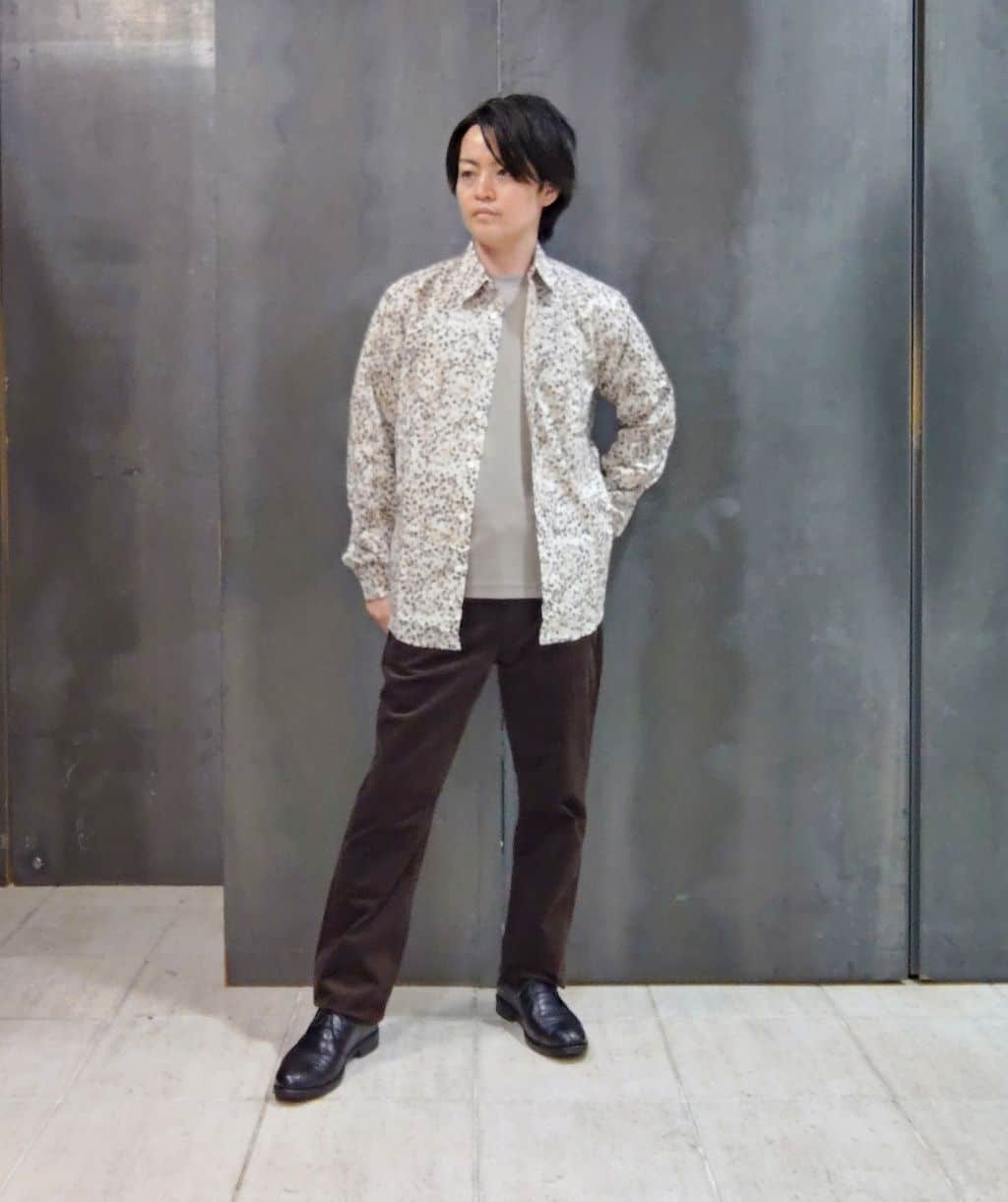 TAKEO KIKUCHIの【Sサイズ~】ストライプ小花 長袖シャツを使ったコーディネートを紹介します。｜Rakuten Fashion(楽天ファッション／旧楽天ブランドアベニュー)6460496