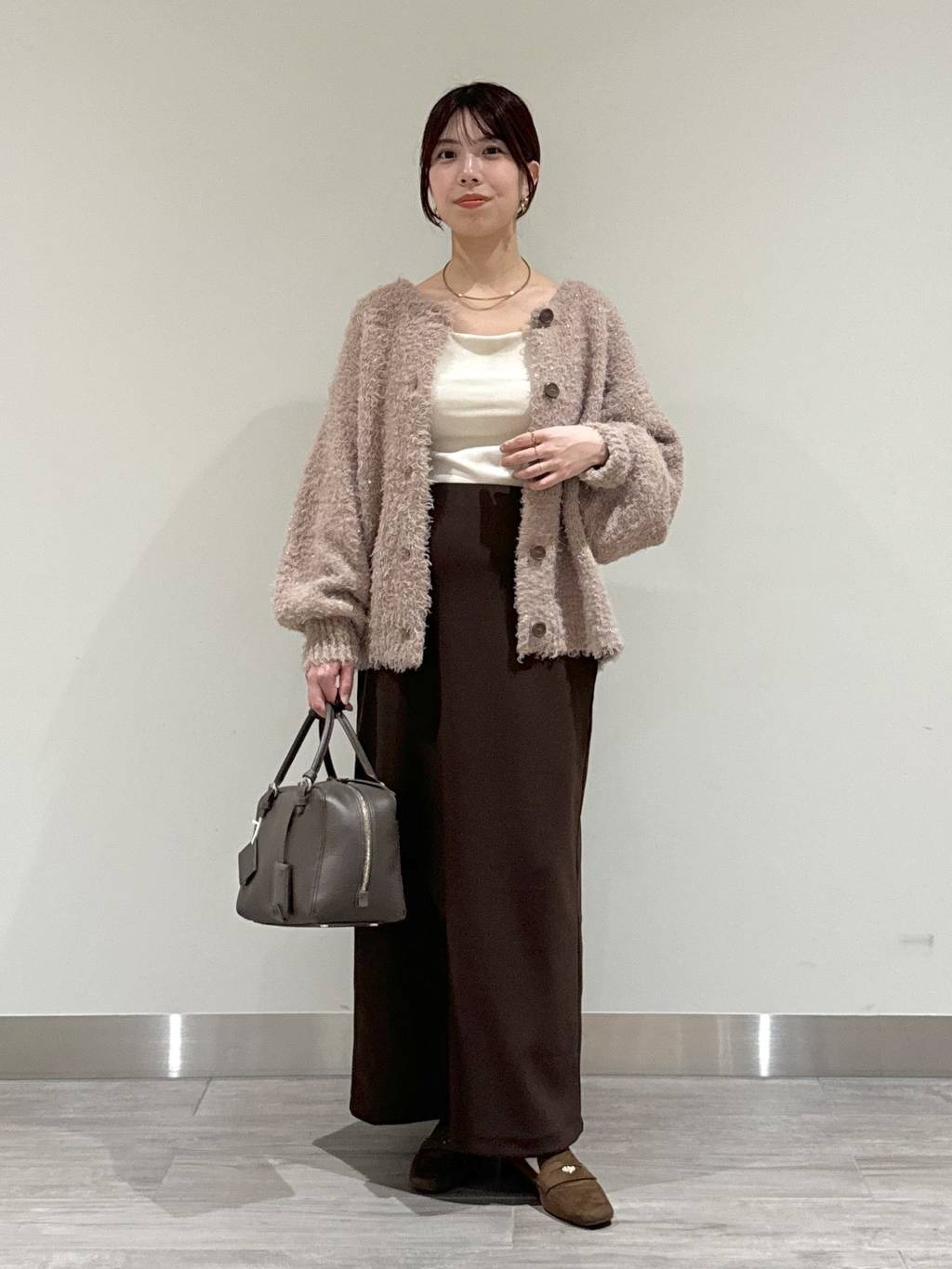 mysty womanの【WEB限定カラー有】イージーストレッチナロースカートを使ったコーディネートを紹介します。｜Rakuten Fashion(楽天ファッション／旧楽天ブランドアベニュー)6460675